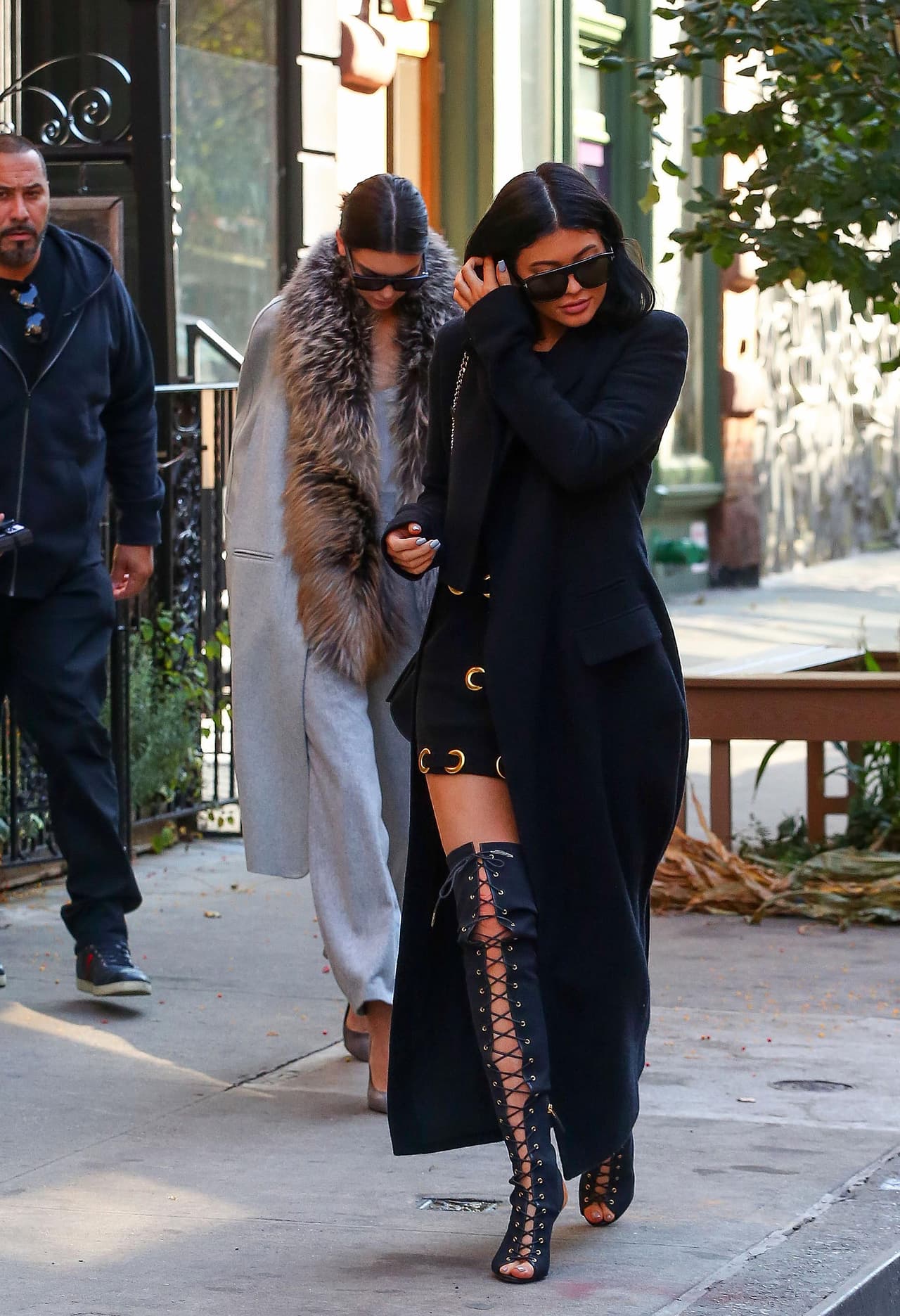 Parece casi imposible poder evitar a los integrantes de esta familia Kardashian-Jenner, si no es por la televisión, son los paparazzi quienes nos mantienen al tanto de su diario vivir.