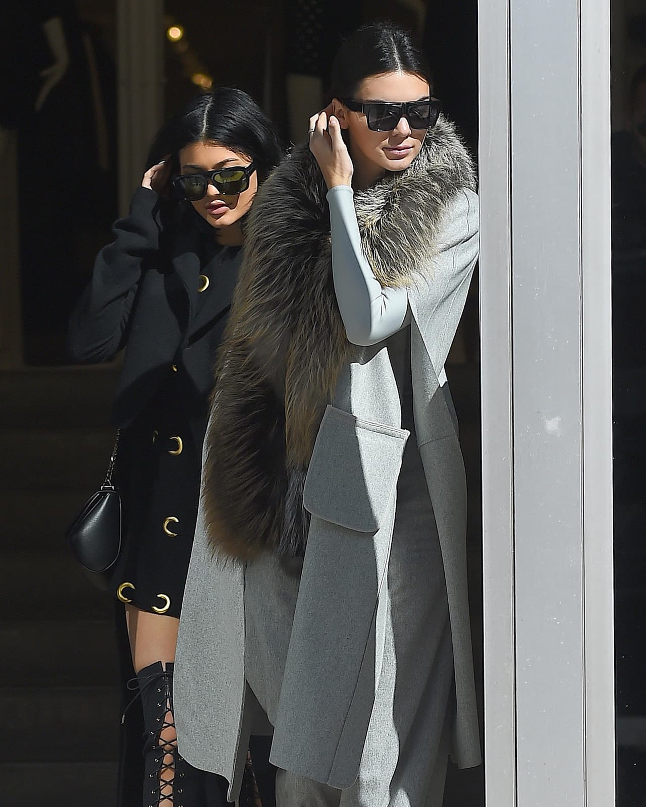 Anteriormente, su hermana mayor, Kim Kardashian, llevaba la corona junto a su esposo Kanye West con una foto tomada durante su boda la cual tenía un total de 2.4 millones de likes.