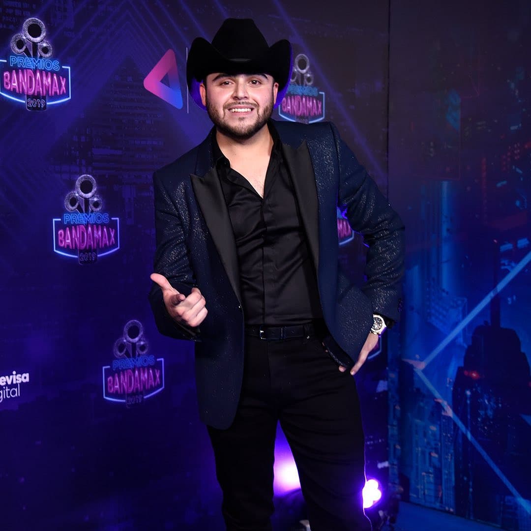 La entrega de los premios Bandamax 2019 inició con una alfombra azul donde desfilaron nominados, artistas invitados y conductores del evento.