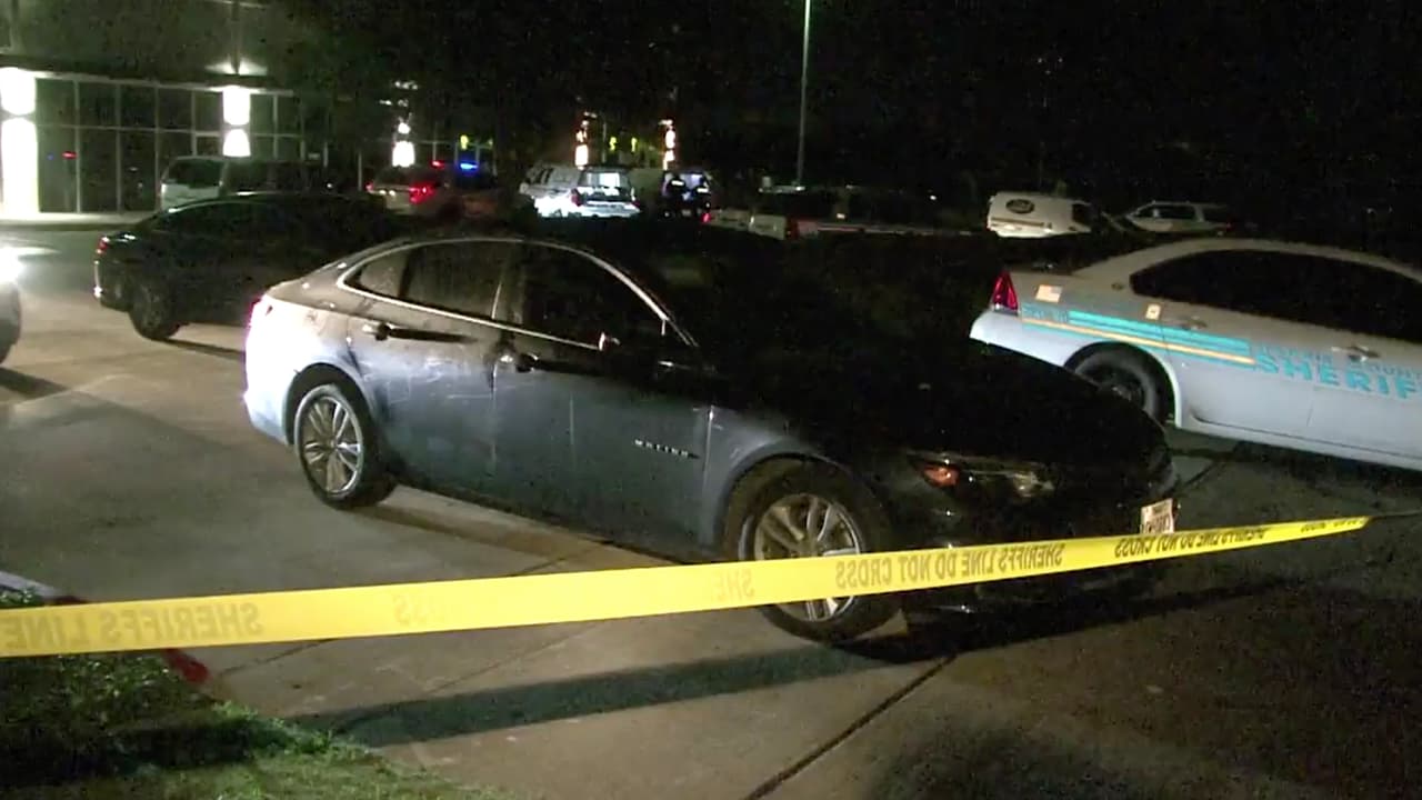 Los hechos ocurrieronen la cuadra
<a href="https://www.google.com/maps/place/1230+N+Mason+Rd,+Katy,+TX+77449/@29.787333,-95.7536477,17z/data=!3m1!4b1!4m5!3m4!1s0x8641271336f57ea1:0xfb52bcbd77808ba7!8m2!3d29.787333!4d-95.751459" target="_blank">1230 de Mason Road </a>a la altura del Katy Freeway, específicamente en el restaurante Pinchy's.