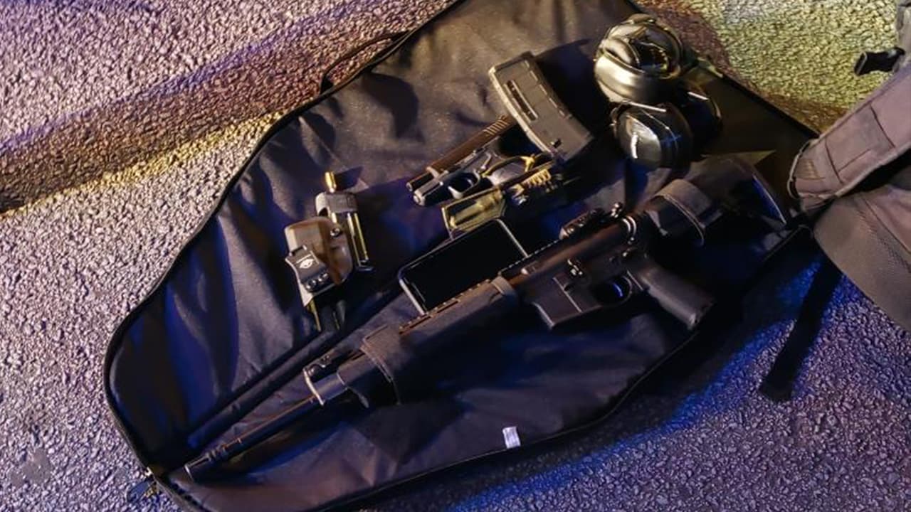 Parte de los 29 vehículos confiscados en Atlanta durante carreras callejeras clandestinas. Las autoridades informaron que 44 personas fueron arrestadas entre ellas tres de origen hispano, en relación a carreras callejeras clandestinas en Atlanta. Las autoridades también emitieron 114 citaciones y recuperaron cuatro armas, incluido un rifle semiautomático.