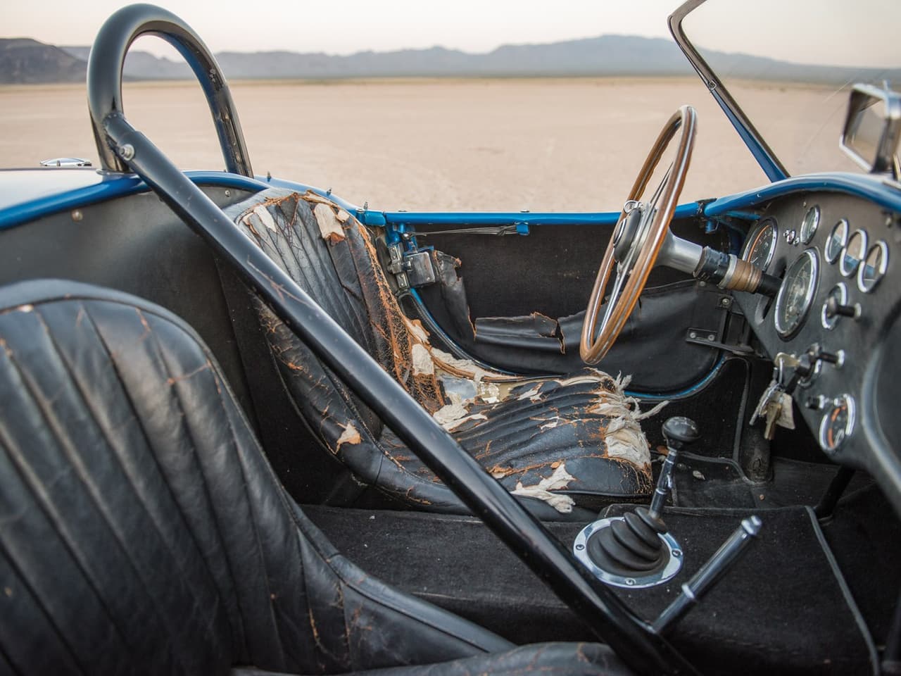 El 
<b>pésimo estado de la tapicería</b> del 
<b>CSX2000 </b>es prueba fehaciente de que para un clásico de este calibre el estado del vehículo no tiene ninguna incidencia en su valoración.