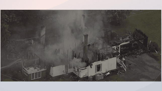 Casa histórica es consumida por el fuego en Carolina del Norte