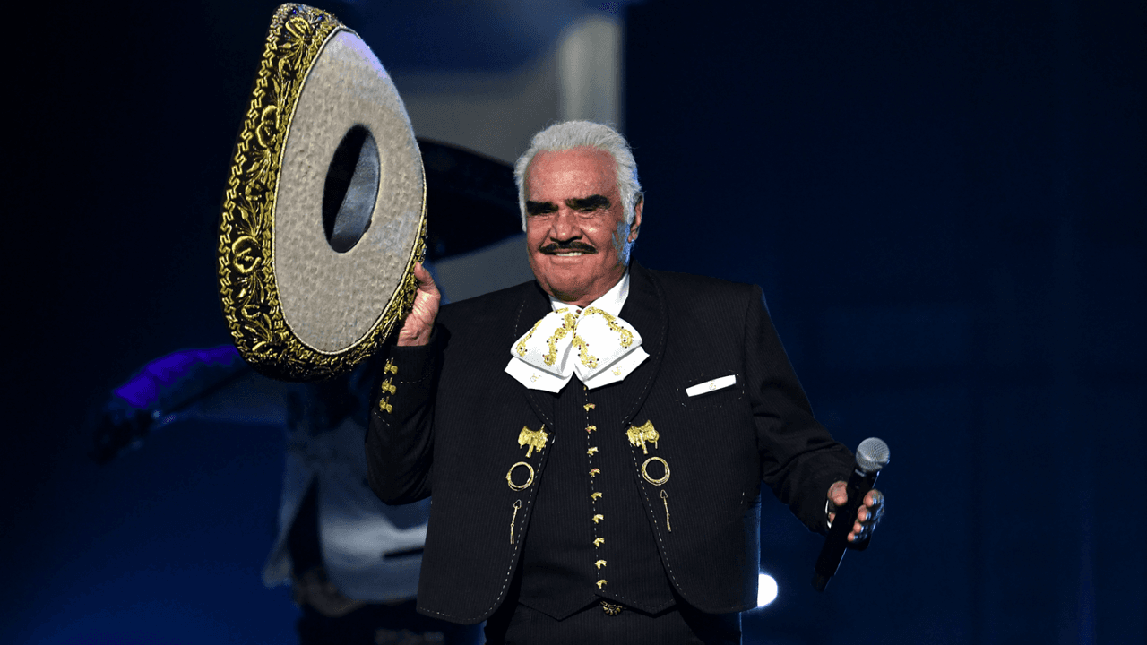 Vicente Fernández deja atrás el escándalo y amanece con una ranchera en su cumpleaños 81  