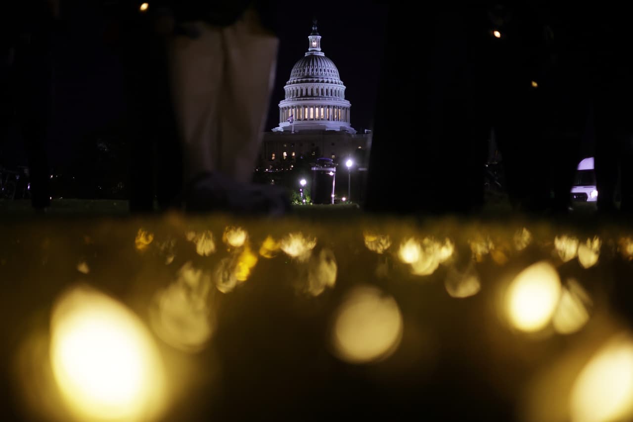 Esta manifestación fungió como respuesta a la llamada "
<b><a href="https://www.univision.com/local/washington-dc-wfdc/evento-seguridad-nivel-1-marcha-por-israel-washington-dc-guardia-nacional" target="_blank">Marcha por Israel</a></b>" , que el martes pasado reunió a decenas de miles de personas para expresar su apoyo al país en medio de la guerra contra Hamas.