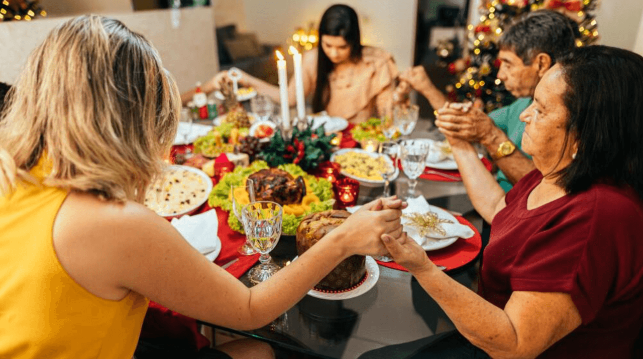 ¿Pedirías verificación de vacuna a tus invitados en Thanksgiving? Lo que dice una familia y un médico