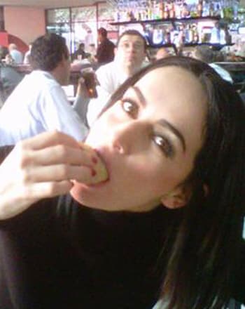 Ana de la Reguera rompe la dieta para comer tacos.