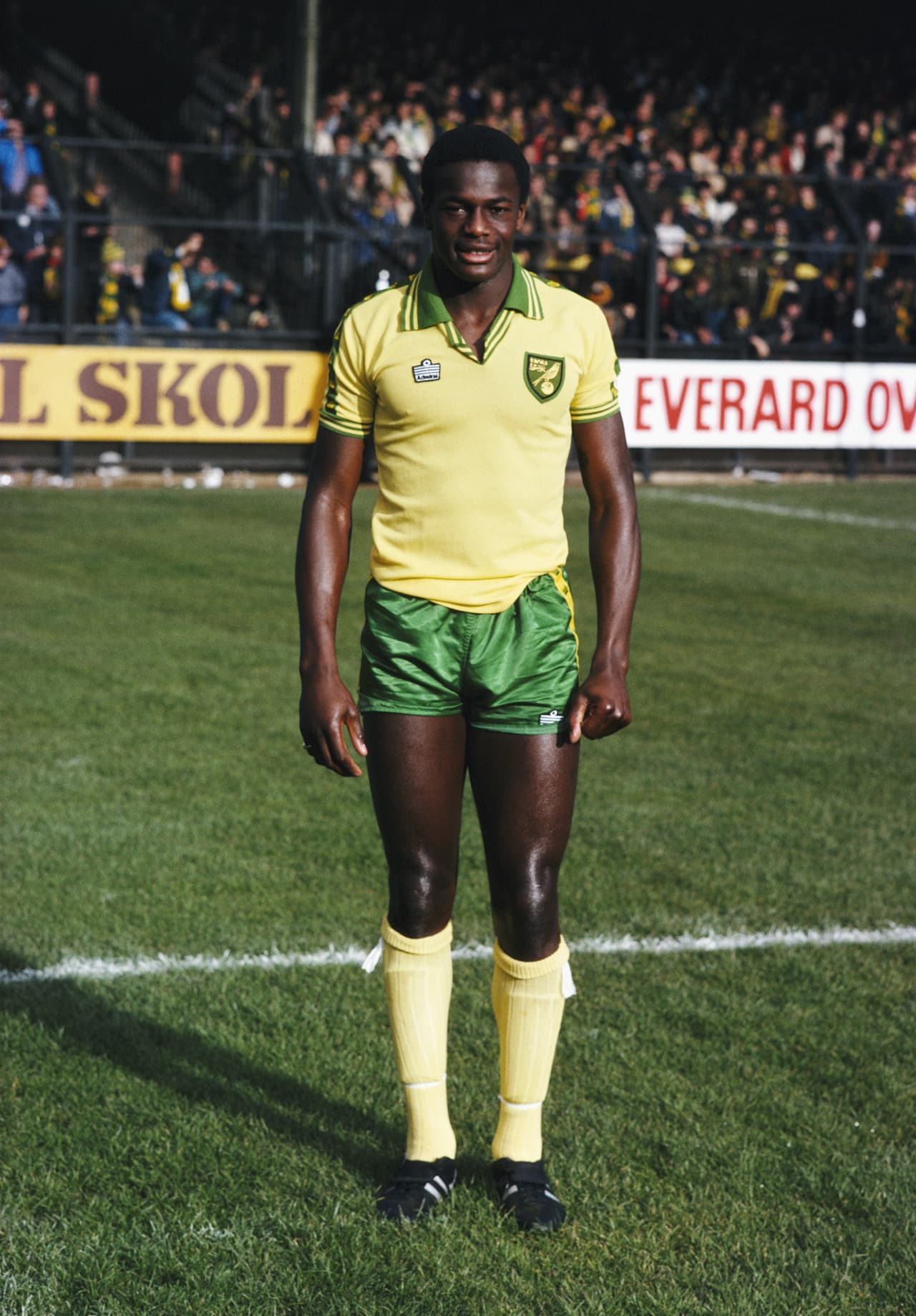 Ante el diario The Sub, Fashanu confesó ser gay.