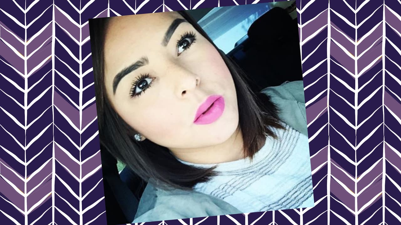 Vivian pudiera ser fácilmente la doble de nuestra Becky G. Ambas cantan, bailan y adoran las cámaras. A Becky la vimos de jueza invitada en Pequeños Gigantes USA y Vivian tampoco es ajena a los shows de Univision pues participó en 2016 en Va Por Ti. ¿En qué se parecen y en qué no?