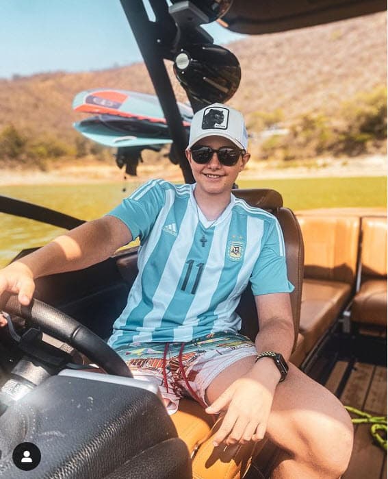 El tema se le cuestionó porque, días antes, Angelique Boyer habló por primera vez sobre 
<b><a href="https://www.univision.com/famosos/angelique-boyer-revela-como-se-lleva-con-santiago-el-hijo-de-sebastian-rulli-y-su-ex-cecilia-galliano-fotos" target="_blank">cómo se llevaba con el hijo de Sebastián Rulli. </a></b>