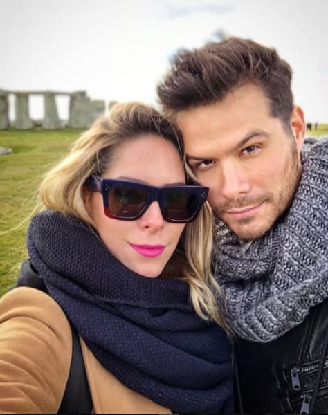 "No le pude dar su luna de miel como se merecía (por motivos de trabajo), además ya queremos ser papás entonces vamos a aprovecharlo para terminar de escribirle a la cigüeña. Yo quiero dos hijas y un niño, pero vamos a ver", dijo el actor para la Revista Caras.