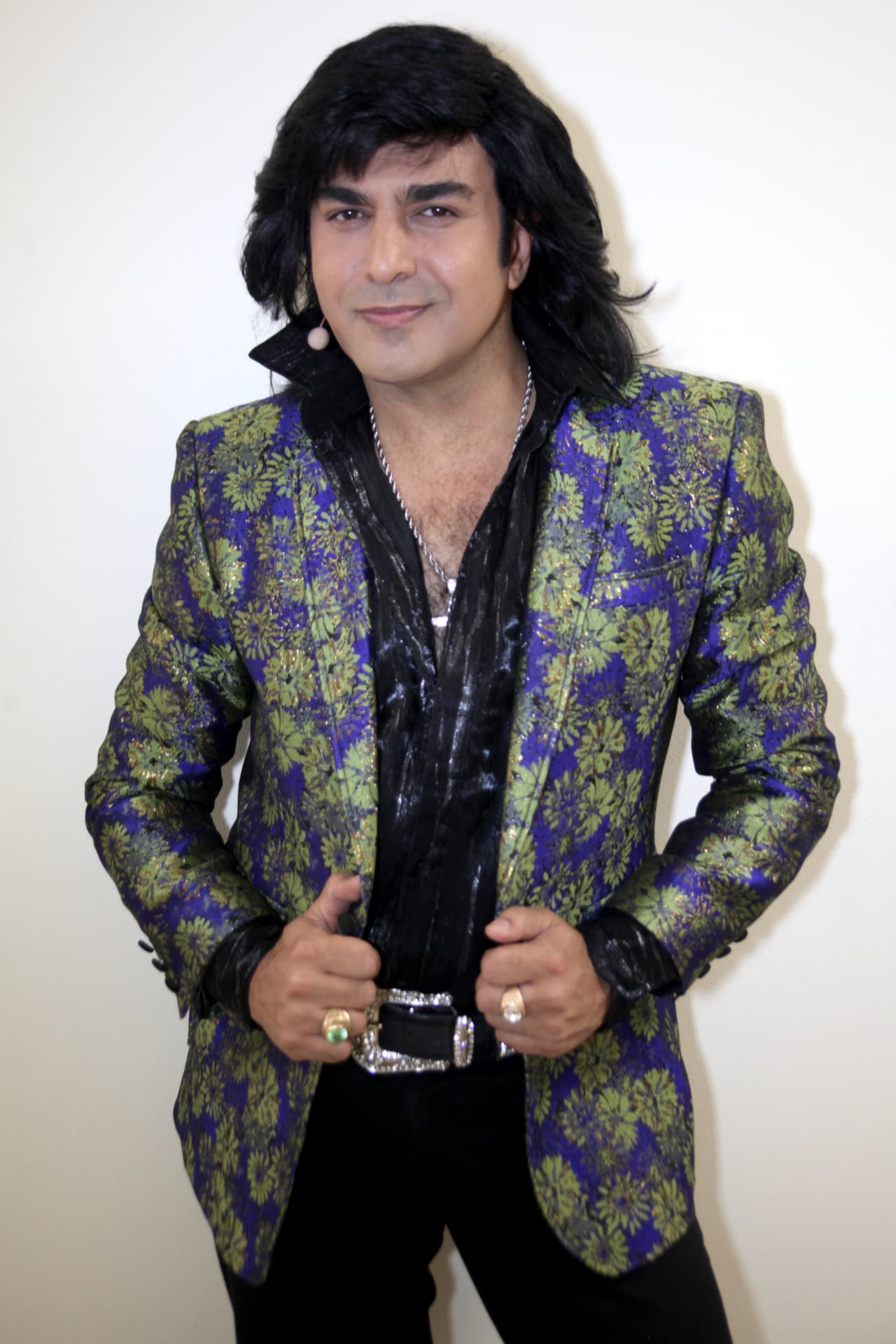 El juez aún no había visto que Verónica Castro se había basado en las flores para su look de esa noche: "No me digas que 'La Vero' también viene florida, pues es que es la primavera. Hay que venir colorido, muy floreado y muy alegre".