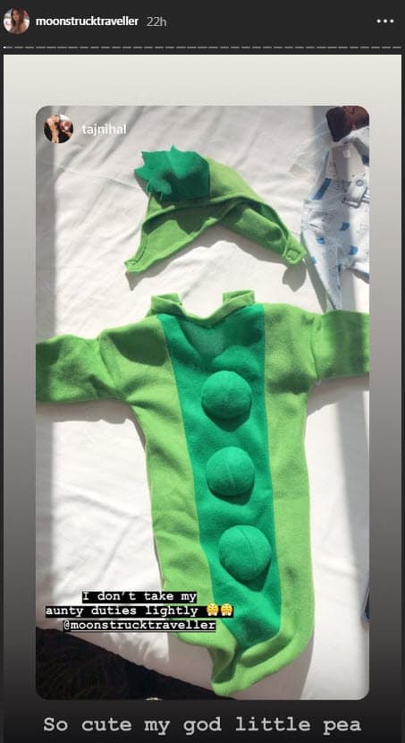 La modelo australiana ya tiene listo el atuendo para que su hijo sea el más pequeño de los 'Chicharitos'.