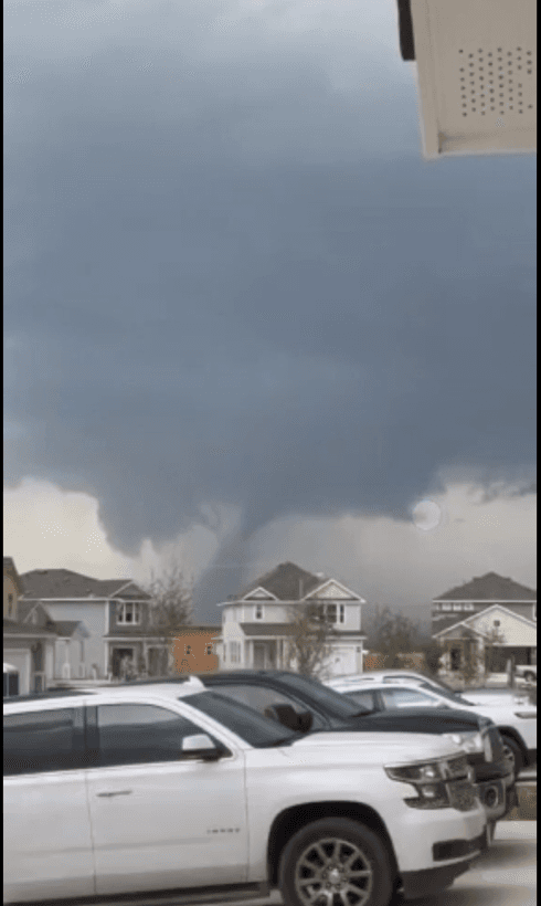 Al momento autoridades evalúan los daños, se estima que varias propiedades fueron afectadas.