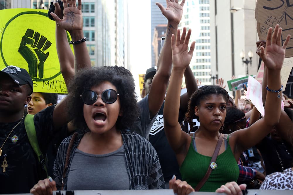 Cómo ven los jóvenes de Chicago a la policía, de la escuela a las calles