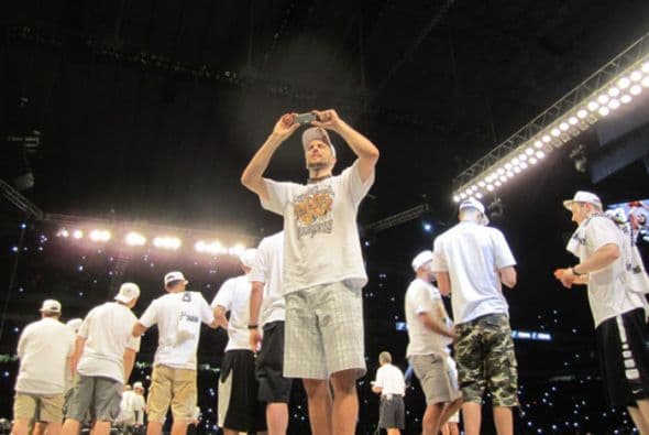 Photos: Spurs Championship Alamodome Celebration 2014