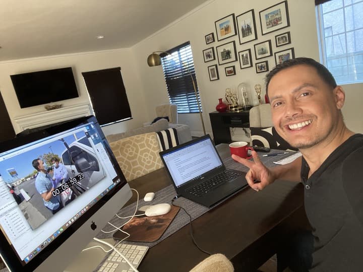 Luis Sandoval no pierde la actitud positiva y goza estar en casa trabajando en lo que le apasiona.