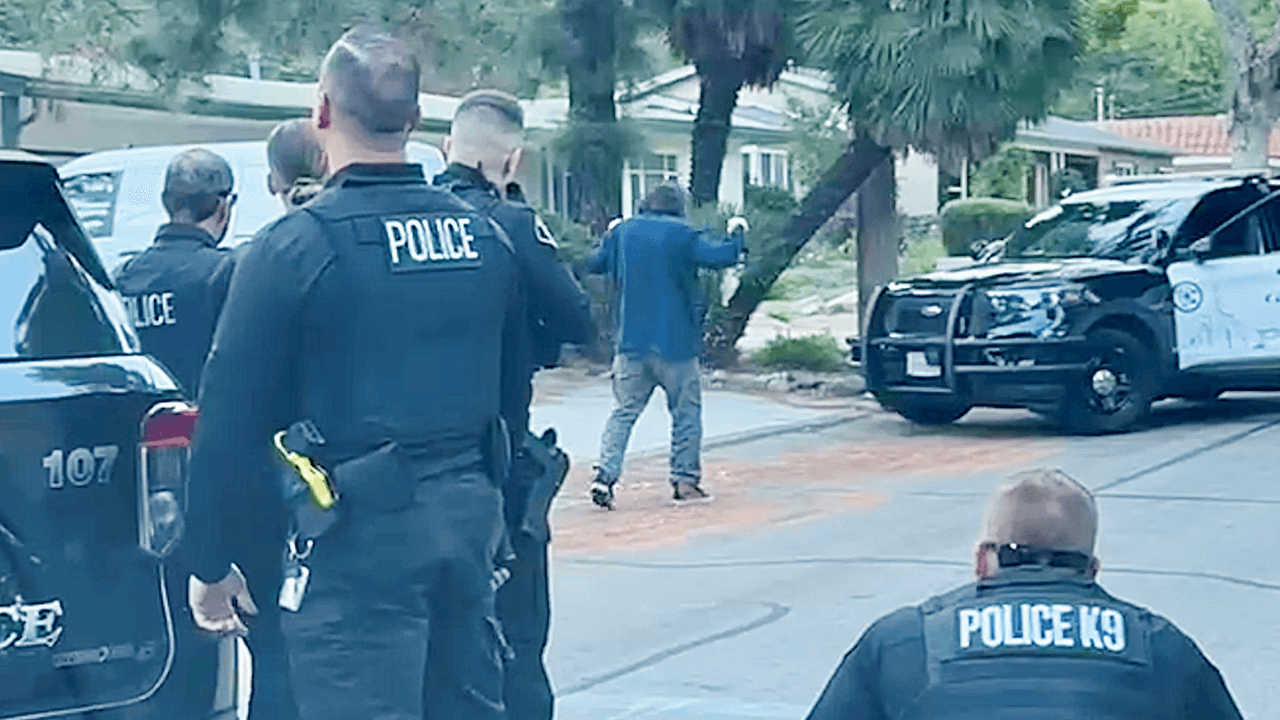 Hombre discute con su novia, la asesina y al día siguiente echa el cuerpo a la basura en Costa Mesa