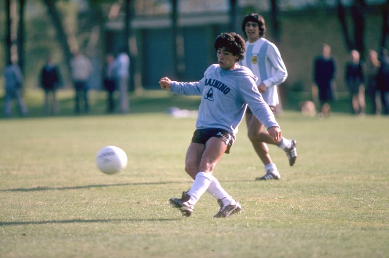 Grandes del fútbol como Maradona solo miden 5,5 pies.