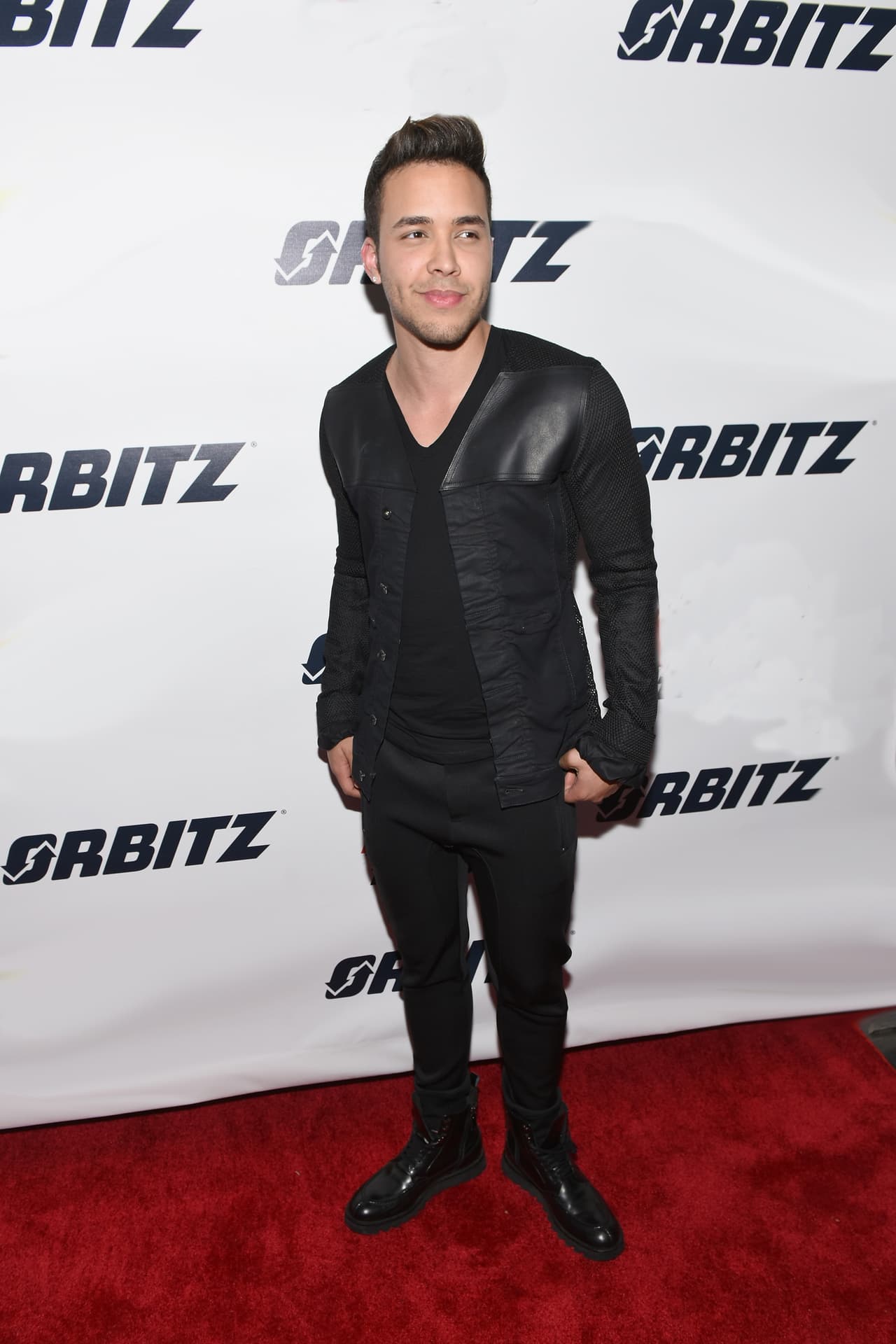 La piel forma parte de las prendas de Prince Royce y es un básico en su guardarropa.