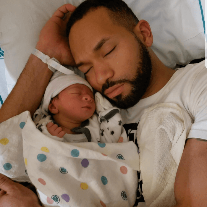 Antonio Manuel: "El amor que me das no lo cambio por nadie gracias por estar a mi lado papá ❤". 
<br>