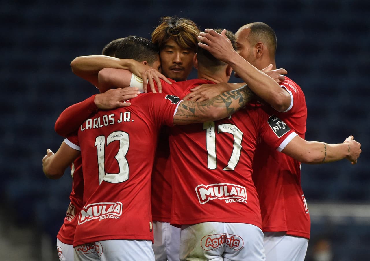 Sin embargo, Santa Clara igualó los cartones al 56' con otro penal de Carlos Carvalho luego de que Diogo Leite derribara a Lincoln.