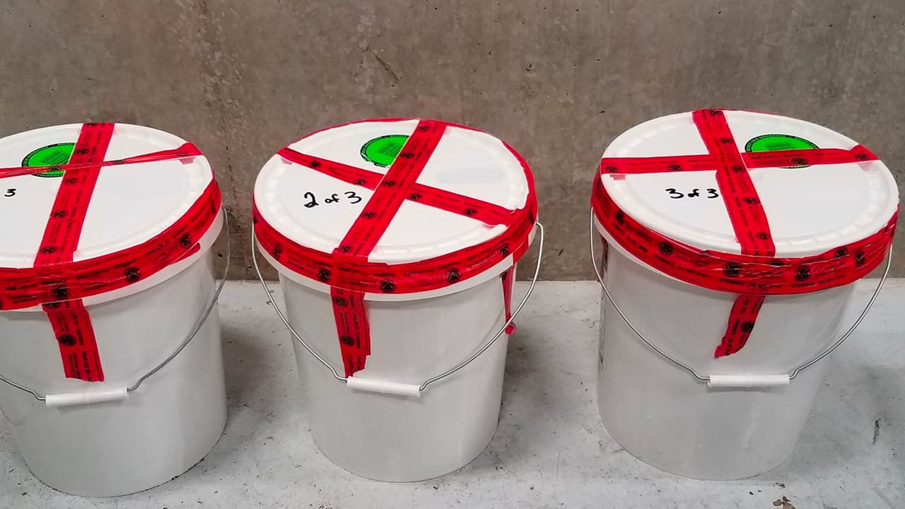 Un cargamento de metanfetamina valorado en 1.3 millones de dólares fue confiscado en el puerto de entrada de Laredo a mediados de diciembre. Se arrestó al conductor del vehículo que transportaba la droga y a su pasajero.