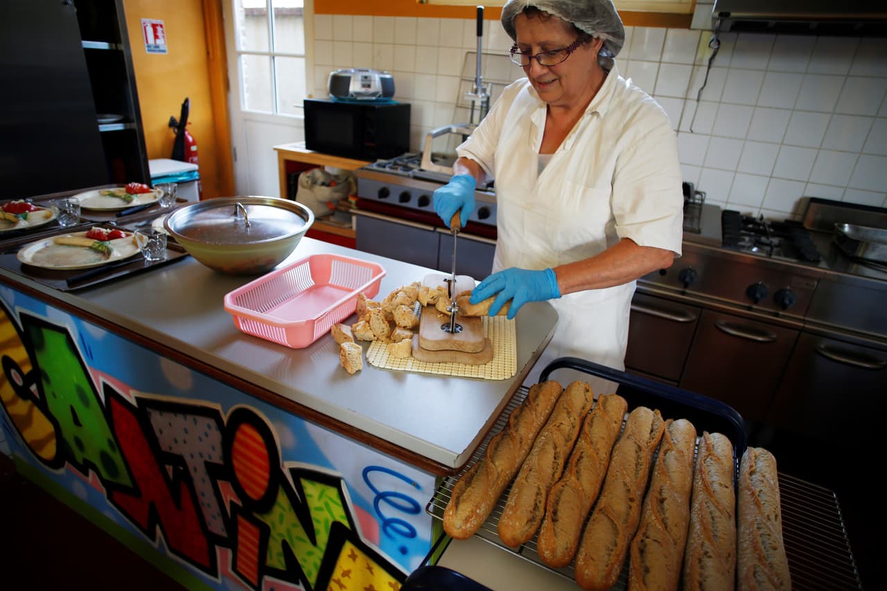 <b>Primaria Dessau</b>
<br>Desde el 18 de julio al 29 de julio
<br>
<br>8:00 AM-8:30: Desayuno
<br>11:00 AM-11:30 AM: Almuerzo
<br>