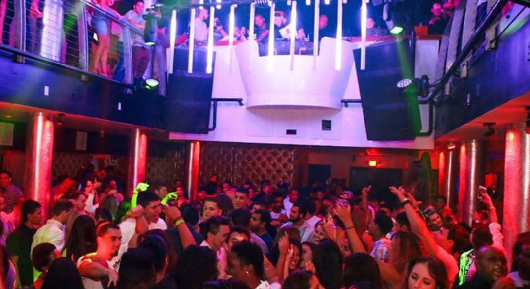 Heart Nightclub - Aprovecha la noche del viernes y llega hasta la terraza del club para que formes parte de la fiesta desde las 11 pm. (Heart, 50 NE 11 St., Miami)