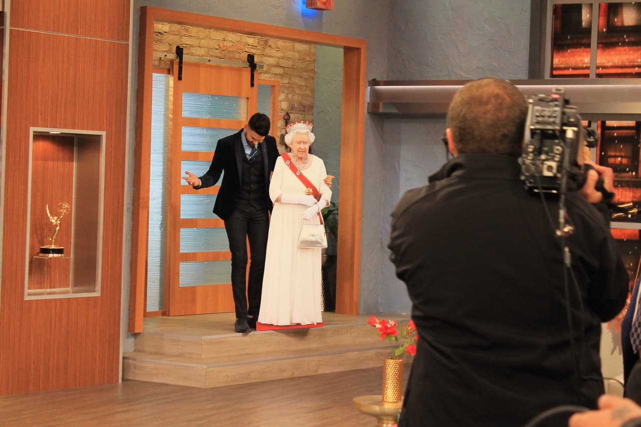 Finalmente, Jomari hizo su gran entrada y además estaba muy bien acompañado.