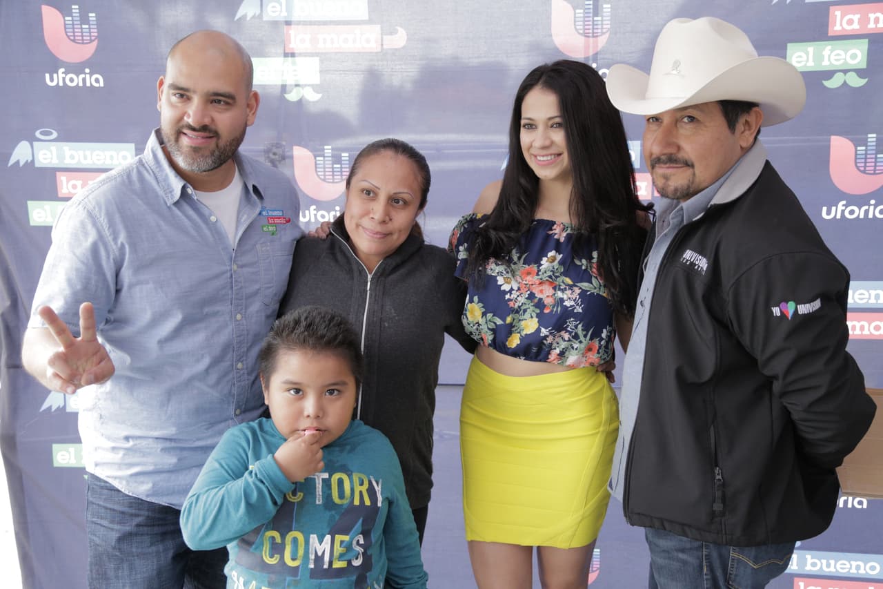 Nadie se quería ir sin su recuerdo con El Bueno, La Mala y El Feo.