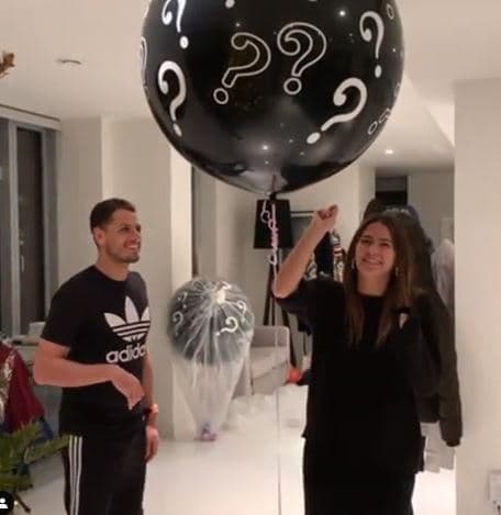 La modelo australiana Sarah Kohan y el futbolista mexicano Javier 'Chicharito' Hernández mantuvieron a sus seguidores al tanto de lo que fue su embarazo y 
<b><a href="https://www.univision.com/famosos/aun-no-nace-su-bebe-pero-chicharito-admite-que-ha-cambiado-y-sarah-kohan-no-se-queda-atras-fotos">también compartieron cómo la vida se les fue transformando</a></b>.