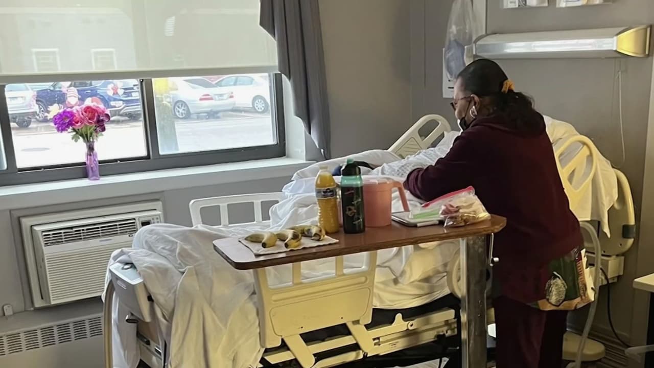 "No lo puedo traer a casa": La angustia de Teresita Morales tras la cancelación de Medicaid a su pareja en un asilo