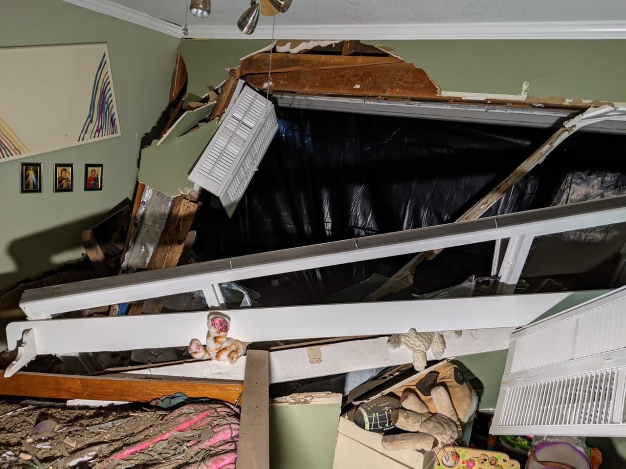 El conductor fue señalado por de manejar tomado y detenido bajo el cargo de
<a href="https://www.univision.com/local/san-antonio-kwex/texas-ley-alcohol-licencia-conducir-carcel-multas-sanciones-consecuencias-estado-ebriedad-texas-fotos">manejar en estado de ebriedad</a>.