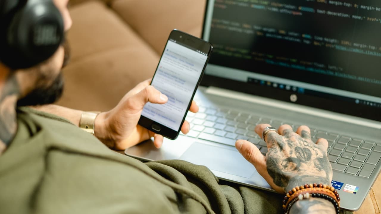 ¿Cómo prevenir un ciberataque en dispositivos personales?