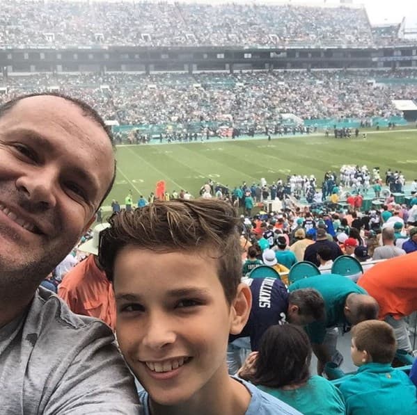 Alan y su hijo Alex son cómplices y grandes amigos.