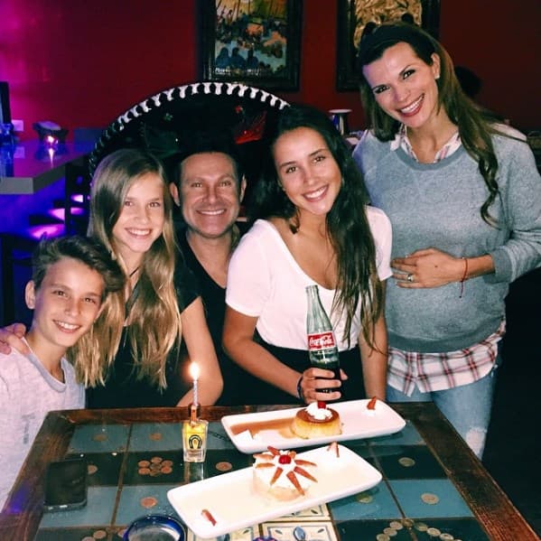 Alan es un papá soprendente y sabe qué pone feliz a cada uno de sus retoños.