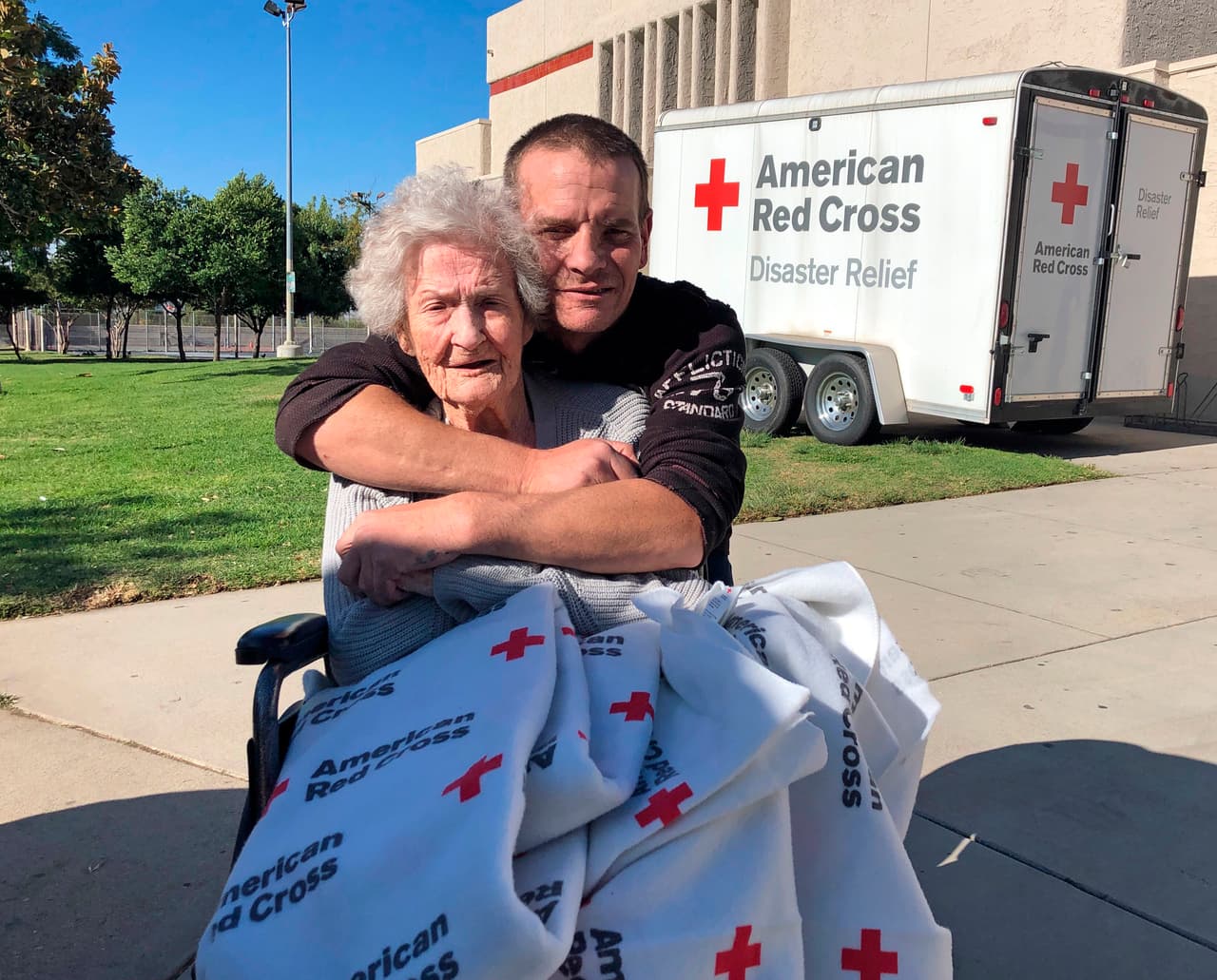 Múltiples refugios fueron habilitados con el apoyo de la Cruz Roja en el área de Sylmar.
<br>