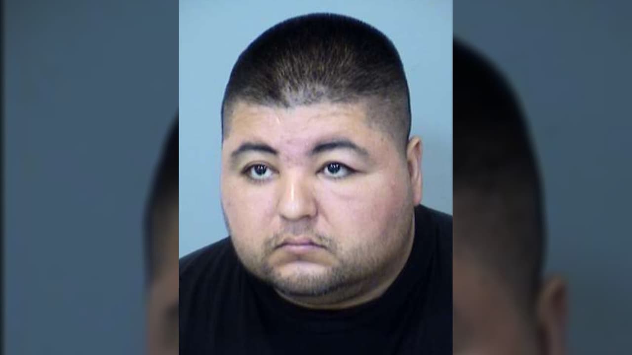 Acusan a guardia de seguridad de la Corte Superior del condado de Maricopa de besar y manosear a una mujer en el edificio