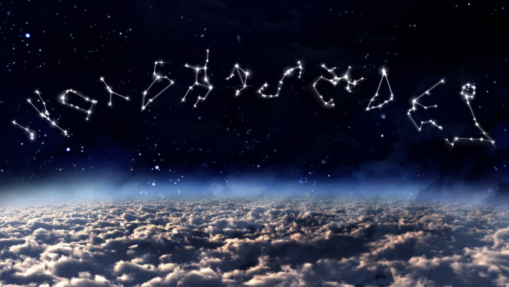 Una tabla, te ayudará mucho a descubrir tu ascendente. Por supuesto no es totalmente exacta ya que para ello se debe calcular con precisión la hora de tu nacimiento, lugar y día, pero en general te da una idea de cuál podría ser tu ascendente según tu signo y hora de nacimiento. Si naciste en el horario de verano debes restar una hora.
<br>
<a href="http://www.univision.com/entretenimiento/predicciones-horoscopos/descubre-tu-ascendente-segun-la-hora-que-naciste" target="_blank">Entra para conocer a tu ascendente</a>