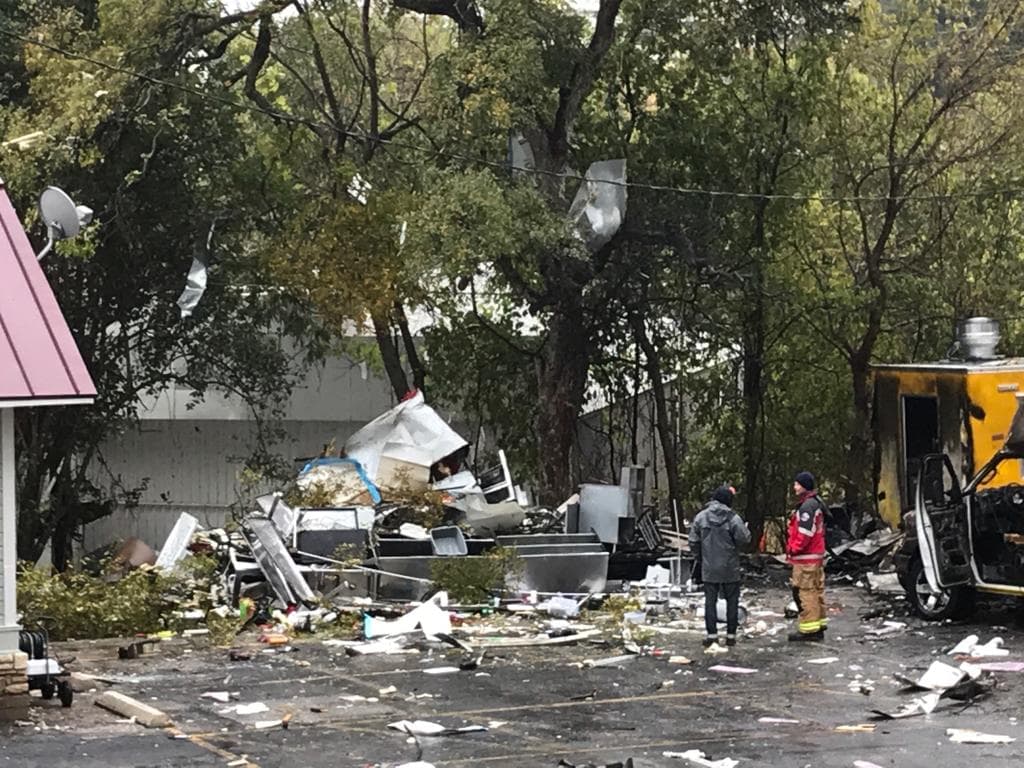 Las explosiones ocurrieron cerca de la cuadra 800 de Chestnut Street, que está justo al oeste de North LBJ Drive.