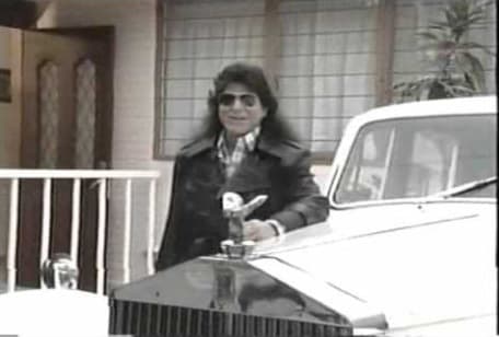 Rigo Tovar tuvo que hacer un alto en su vertiginosa carrera debido a los problemas de retinitis pigmentosa que padecía, por lo que tuvo que viajar a Londres (1977) para ser tratado durante ocho meses con piquetes de abeja.
<br>