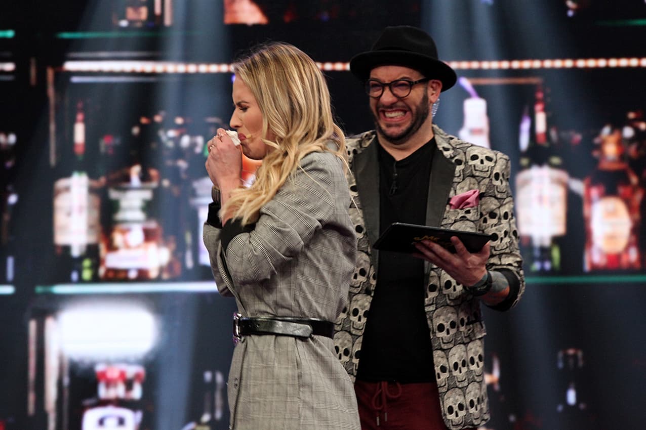 La actriz falló a la hora de contestar y debió beber un preparado de jitomate, almejas, jaiba, trozos de cabeza de pescado y limón.