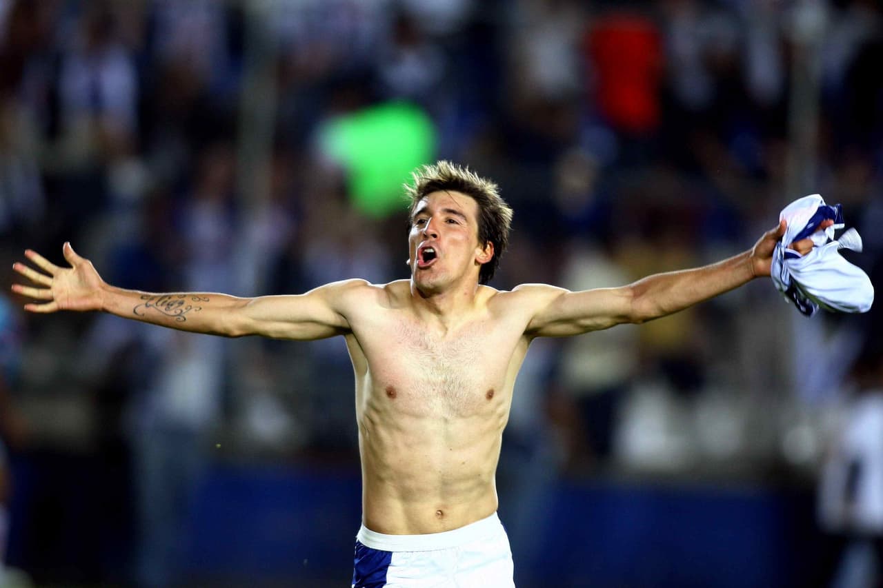 En la Concachampions de 2010, Cruz Azul intentaba sanar sus heridas en el plano internacional. Sin embargo, un gol de Édgar Benítez al minuto 93 le dio el título del área al Pachuca.