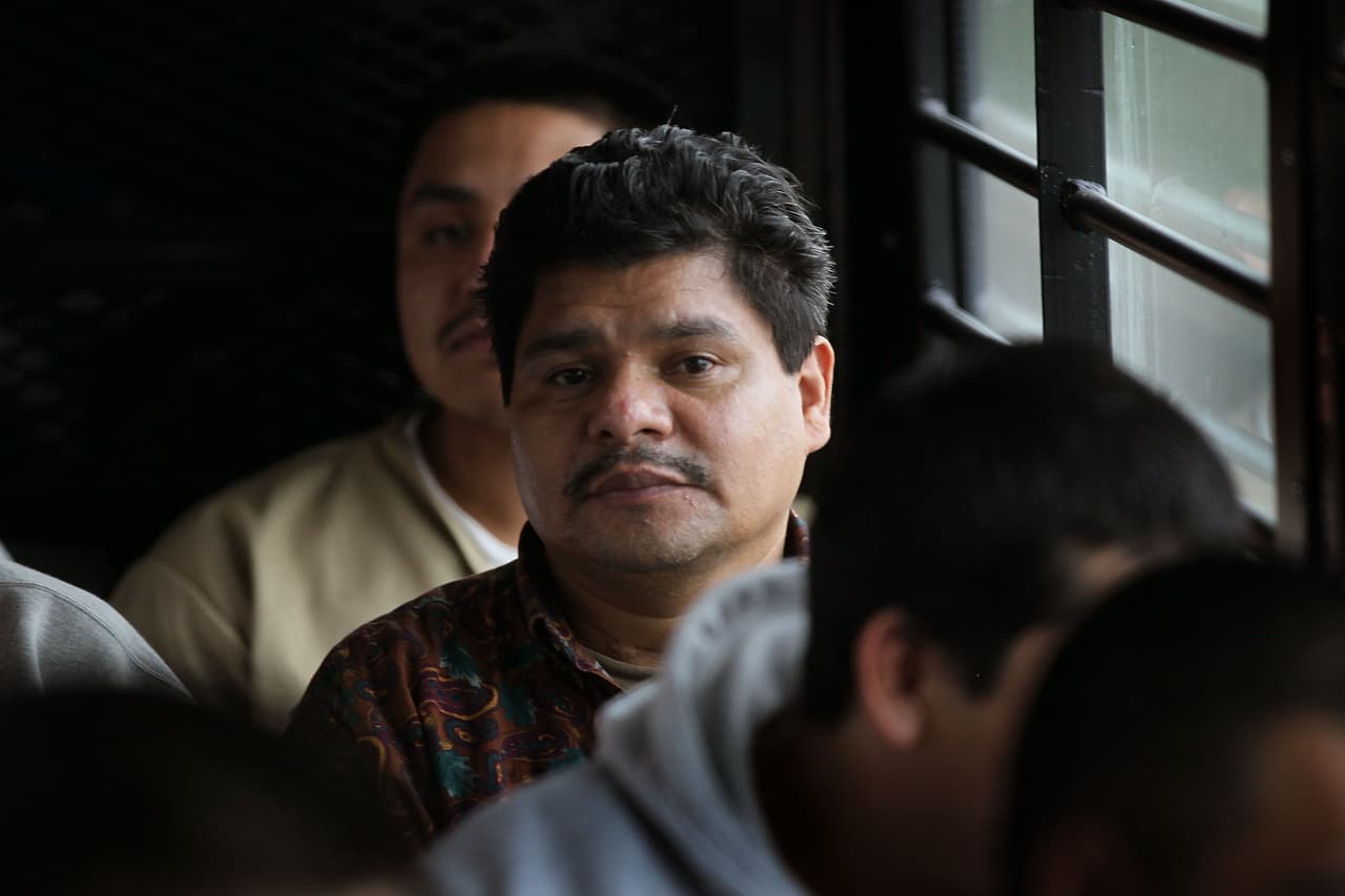 ¿Me van a deportar si se me expiró la visa de turista? Respondemos tus preguntas sobre inmigración 