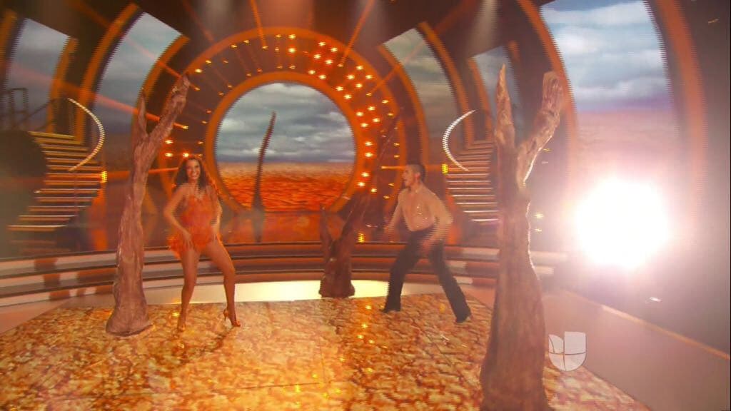 Ana Patricia encendió los ánimos con esos movimientos de cadera.