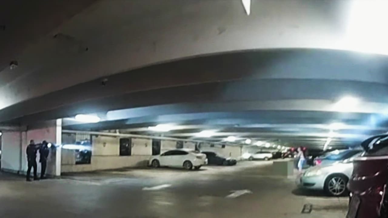 Revelan videos de las cámaras corporales de los policías que abatieron a un hombre armado en Houston