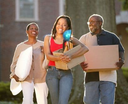 Visita el campus¿Tienes interés en alguna universidad? Las próximas vacaciones, son las excusa perfecta para visitarla. Llama a la universidad y pide una cita. Antes de llegar al campus puedes revisar libros, catálogos y su página de internet para saber más de la institución.Más información:www.collegeboard.com/padres