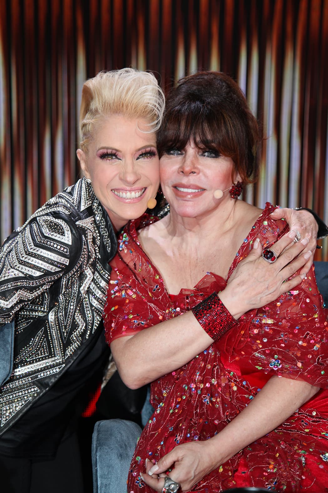 Para la intérprete de ‘La maldita primavera' todo eso es un halago: “Que Verónica Castro me lo diga a mí, ya que es la maestra de las conductoras, es una mujer que admiro y a quien quiero muchísimo”.