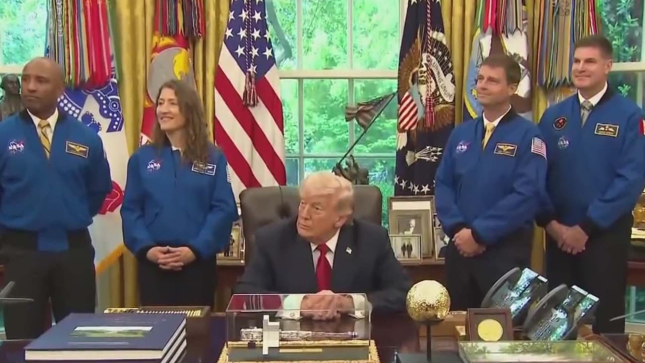 Trump recibe en la Oficina Oval a los astronautas de Artemis II tras su histórica misión lunar